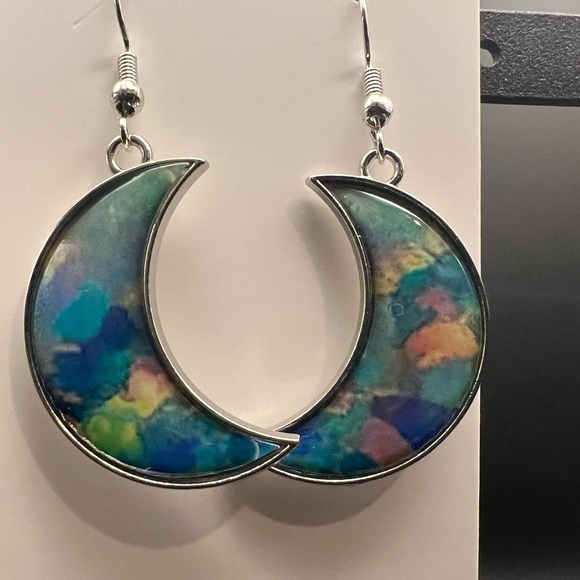 Jewelry - Elegant Crescent Moon Earrings